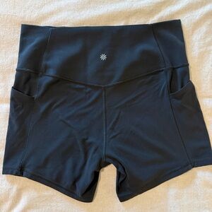 ATHLETA salutation shorts with pockets Size L
